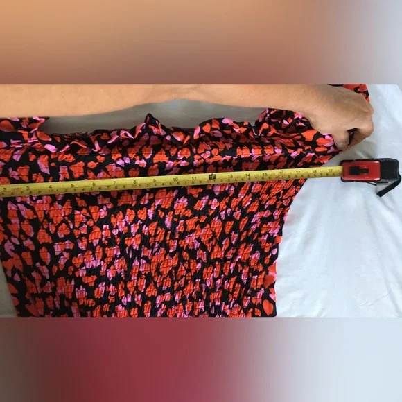 Super cute stretchy short multicolored on/off shoulder with tie accent. - Picture 7 of 10